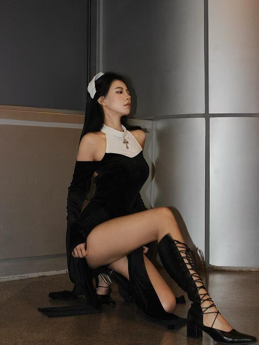 Dark Gothic Nun Costume